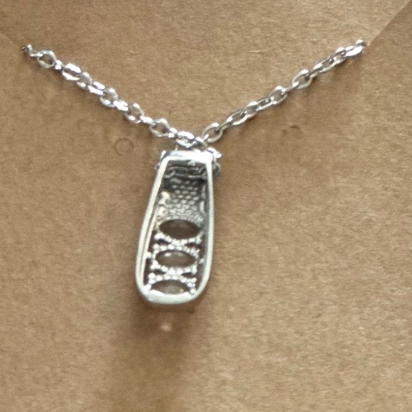 Stainless Steel White Topaz 3 Stone Oval Pendant w/Chain. NWOT - Picture 4 of 15